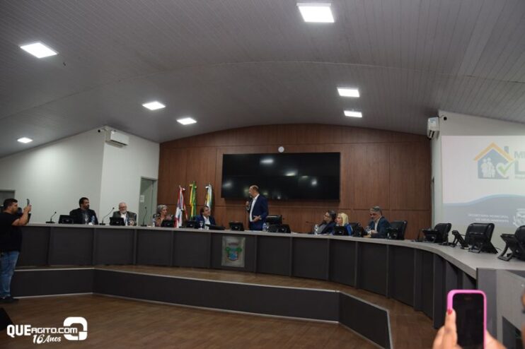 Prefeitura de Eunápolis entrega mais de 300 títulos de propriedade a famílias do município 35