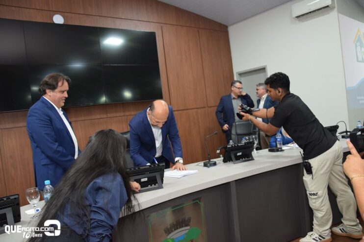 Prefeitura de Eunápolis entrega mais de 300 títulos de propriedade a famílias do município 37