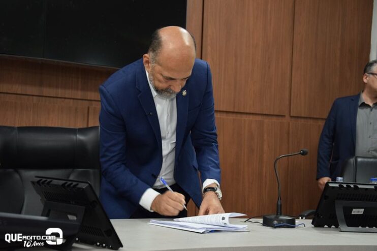 Prefeitura de Eunápolis entrega mais de 300 títulos de propriedade a famílias do município 39