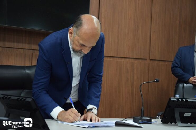 Prefeitura de Eunápolis entrega mais de 300 títulos de propriedade a famílias do município 41