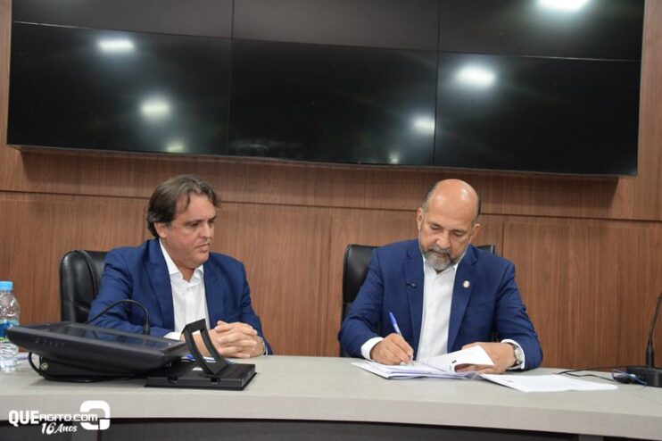 Prefeitura de Eunápolis entrega mais de 300 títulos de propriedade a famílias do município 44