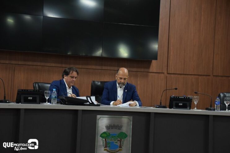 Prefeitura de Eunápolis entrega mais de 300 títulos de propriedade a famílias do município 46