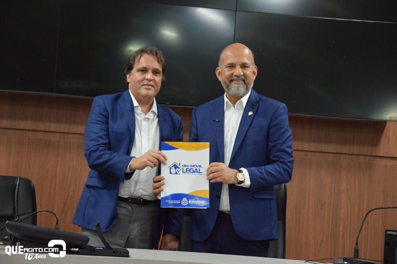 Prefeitura de Eunápolis entrega mais de 300 títulos de propriedade a famílias do município 8