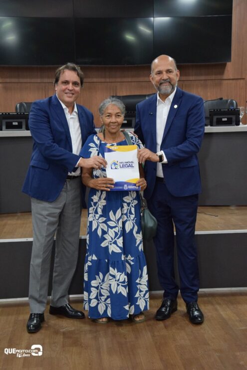 Prefeitura de Eunápolis entrega mais de 300 títulos de propriedade a famílias do município 50