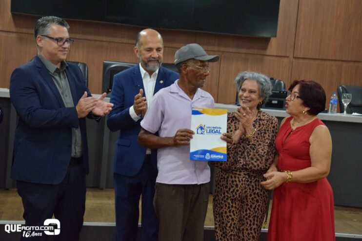 Prefeitura de Eunápolis entrega mais de 300 títulos de propriedade a famílias do município 55