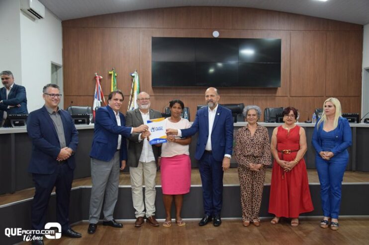 Prefeitura de Eunápolis entrega mais de 300 títulos de propriedade a famílias do município 58