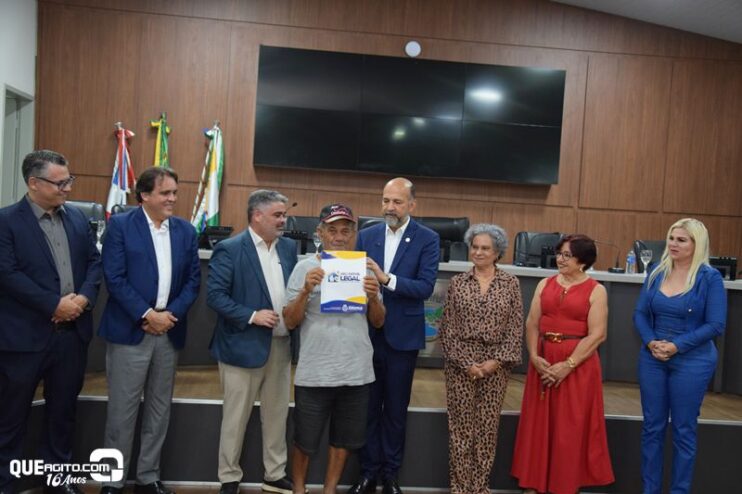 Prefeitura de Eunápolis entrega mais de 300 títulos de propriedade a famílias do município 60