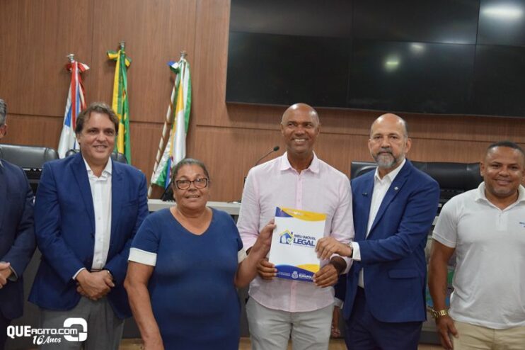 Prefeitura de Eunápolis entrega mais de 300 títulos de propriedade a famílias do município 62