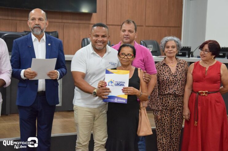 Prefeitura de Eunápolis entrega mais de 300 títulos de propriedade a famílias do município 64