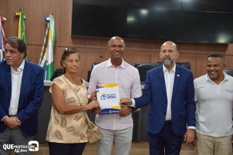 Prefeitura de Eunápolis entrega mais de 300 títulos de propriedade a famílias do município 65