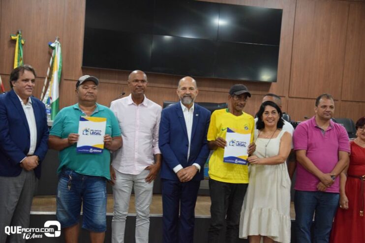 Prefeitura de Eunápolis entrega mais de 300 títulos de propriedade a famílias do município 68