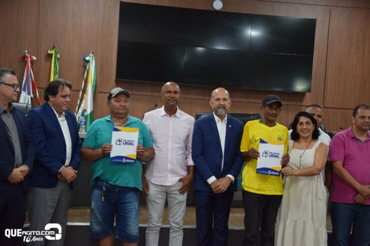 Prefeitura de Eunápolis entrega mais de 300 títulos de propriedade a famílias do município 69