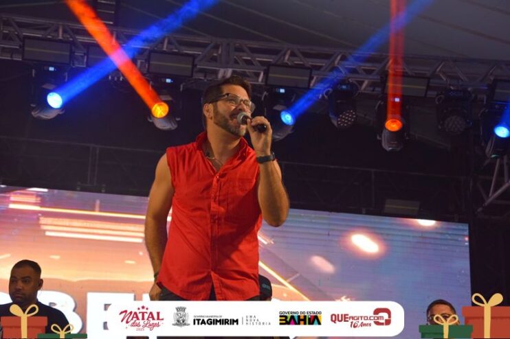 Natal das Luzes movimenta Itagimirim com grandes shows e praça lotada 30