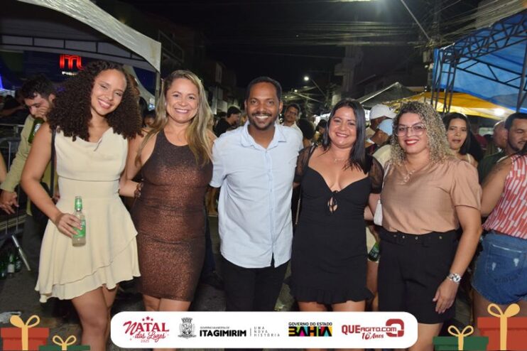 Natal das Luzes movimenta Itagimirim com grandes shows e praça lotada 50