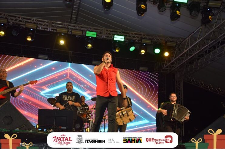 Natal das Luzes movimenta Itagimirim com grandes shows e praça lotada 54