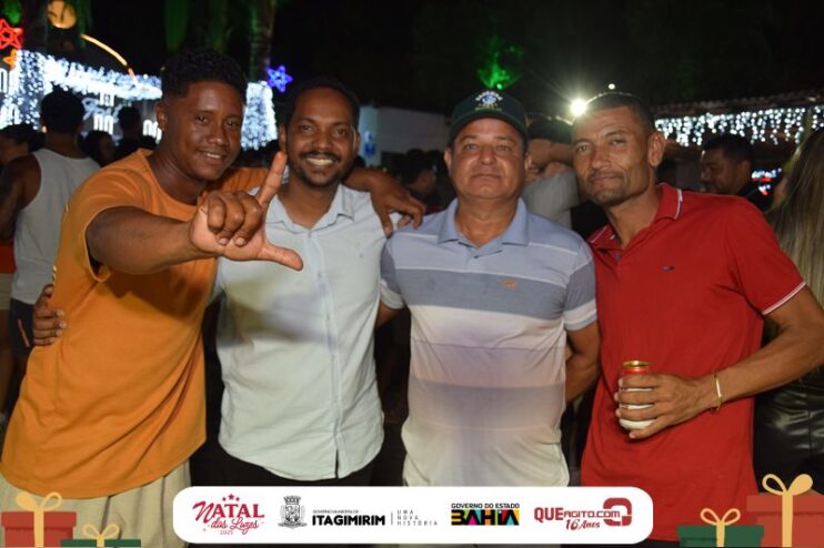 Natal das Luzes movimenta Itagimirim com grandes shows e praça lotada 78