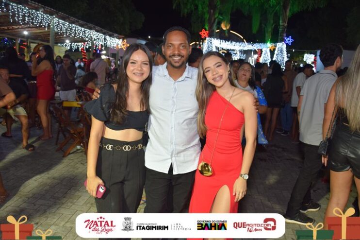 Natal das Luzes movimenta Itagimirim com grandes shows e praça lotada 79