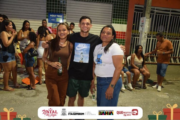 Natal das Luzes movimenta Itagimirim com grandes shows e praça lotada 95