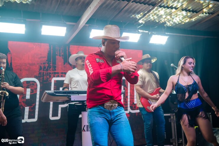 Forrozão do Rancho agita Linhares com show empolgante de Vall Sylva 14