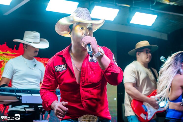 Forrozão do Rancho agita Linhares com show empolgante de Vall Sylva 23
