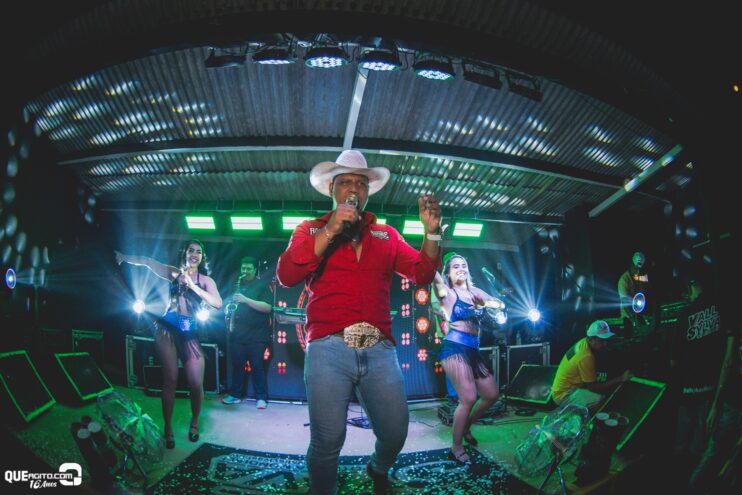 Forrozão do Rancho agita Linhares com show empolgante de Vall Sylva 44