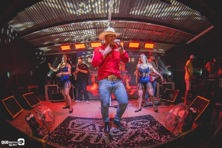 Forrozão do Rancho agita Linhares com show empolgante de Vall Sylva 48