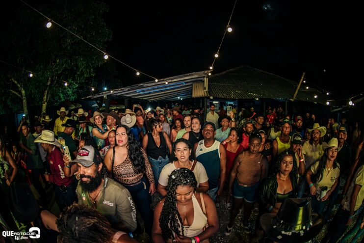 Forrozão do Rancho agita Linhares com show empolgante de Vall Sylva 50