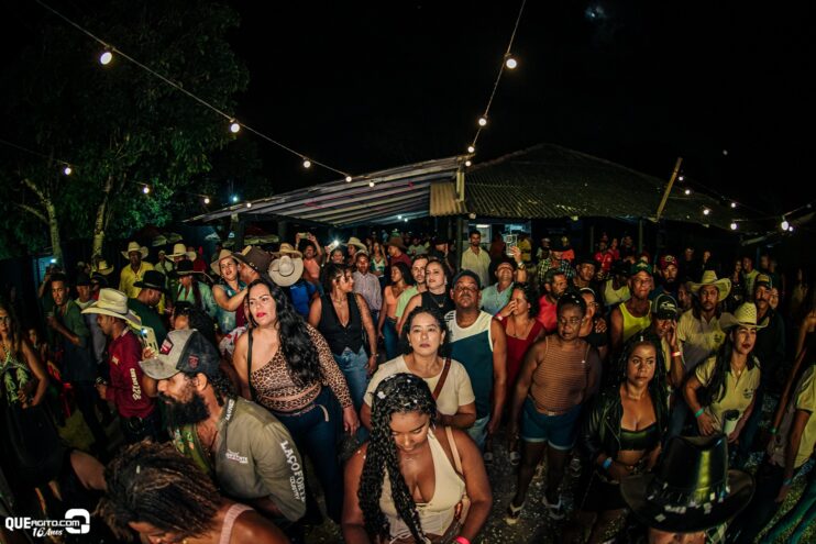 Forrozão do Rancho agita Linhares com show empolgante de Vall Sylva 51
