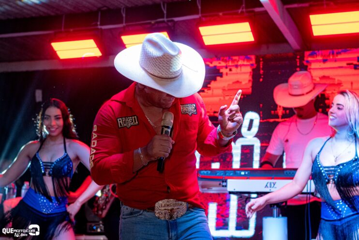 Forrozão do Rancho agita Linhares com show empolgante de Vall Sylva 63