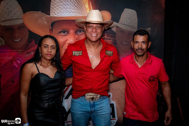 Forrozão do Rancho agita Linhares com show empolgante de Vall Sylva 74