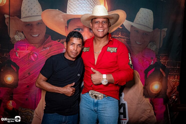 Forrozão do Rancho agita Linhares com show empolgante de Vall Sylva 78