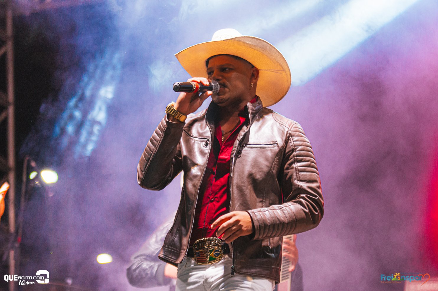 Léo Ferreira e Miguel & Daniel agitam a noite de domingo em Frei Gaspar 6