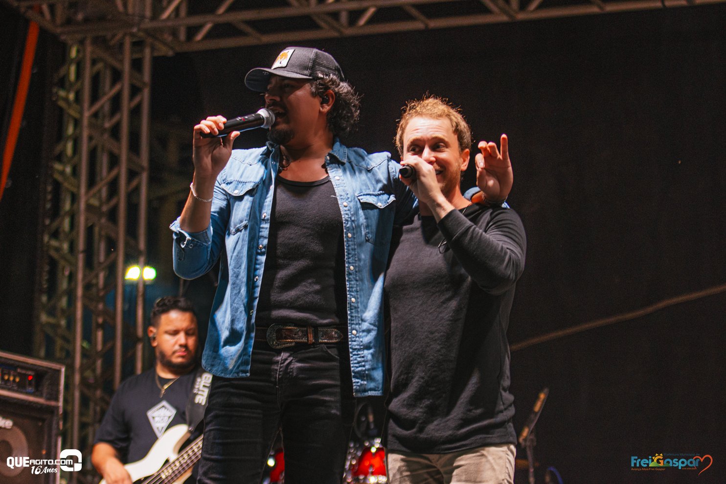 Léo Ferreira e Miguel & Daniel agitam a noite de domingo em Frei Gaspar 8