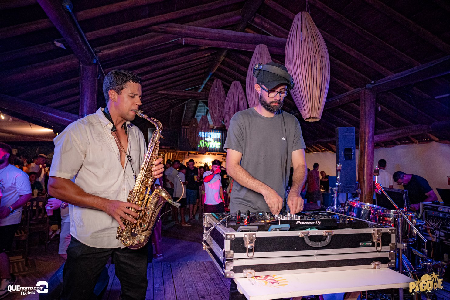 Pagode da Lua com lotação máxima na Cabana Área Beach 8
