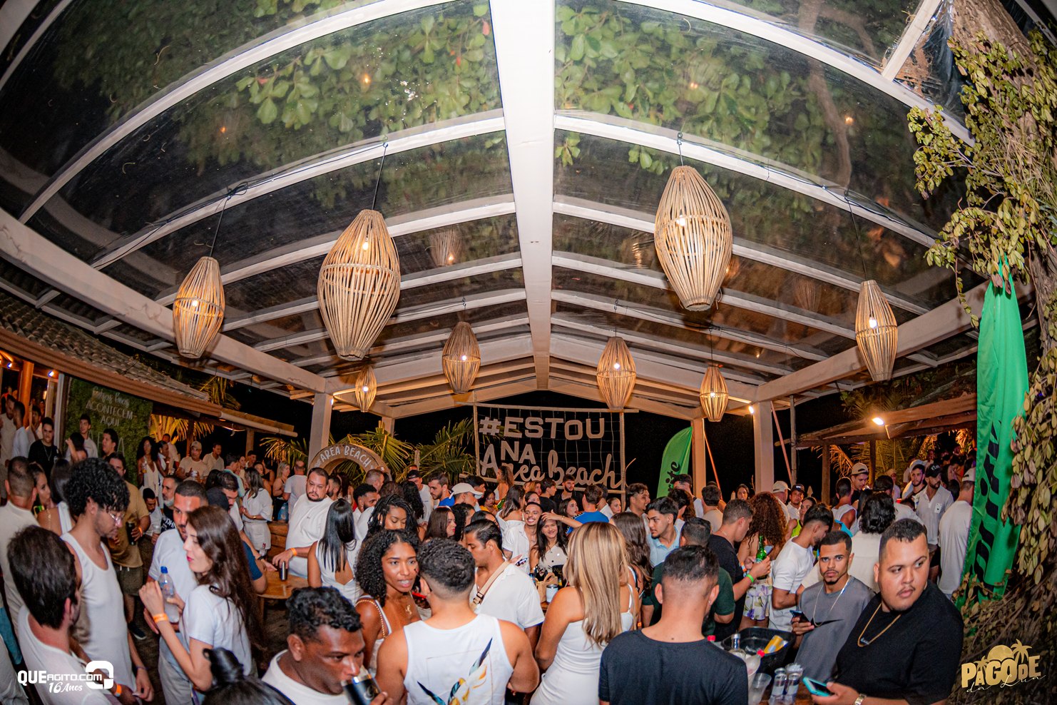 Pagode da Lua com lotação máxima na Cabana Área Beach 4