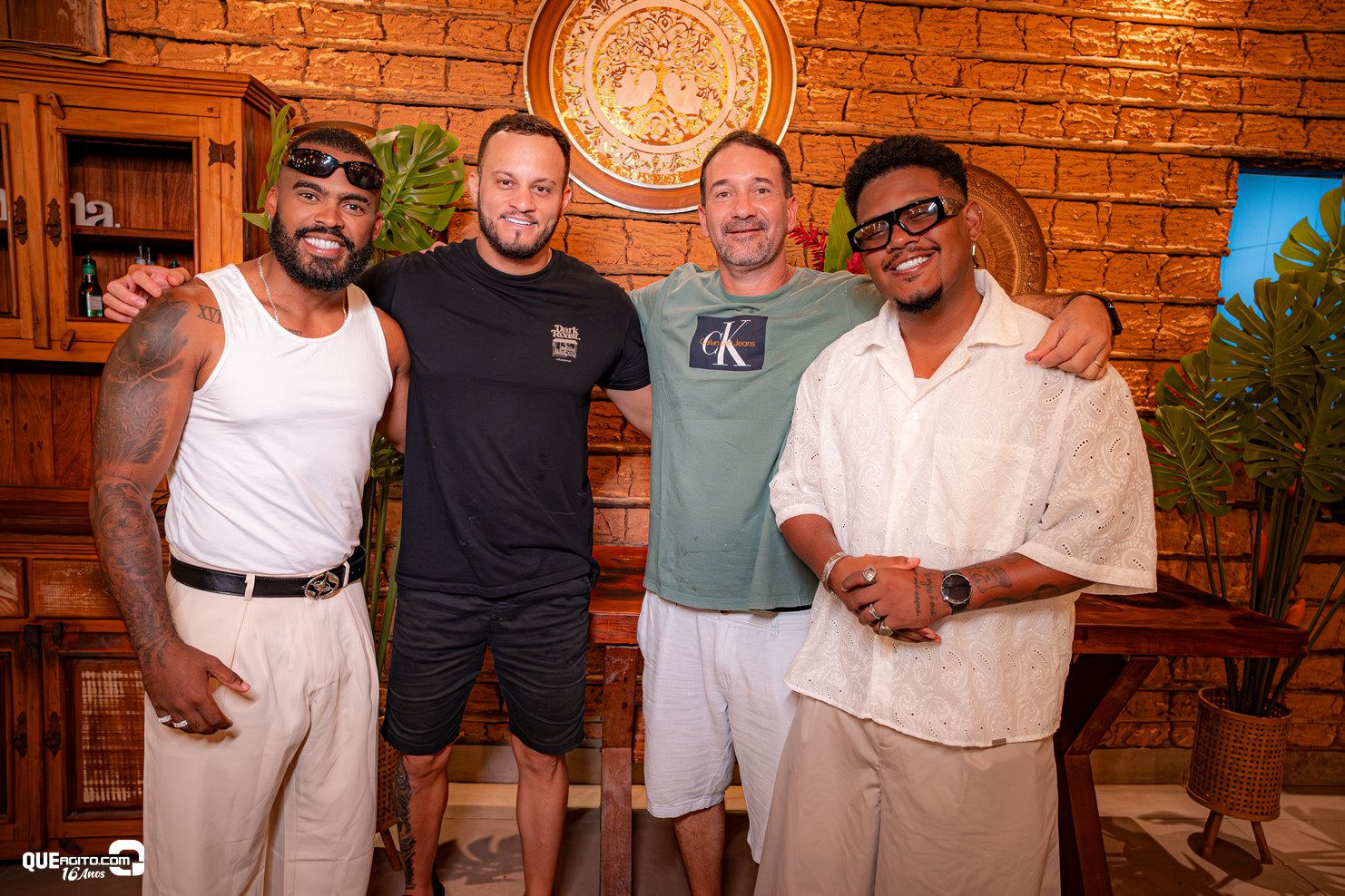 Lucas & Orelha levam público ao delírio na Área Beach 7