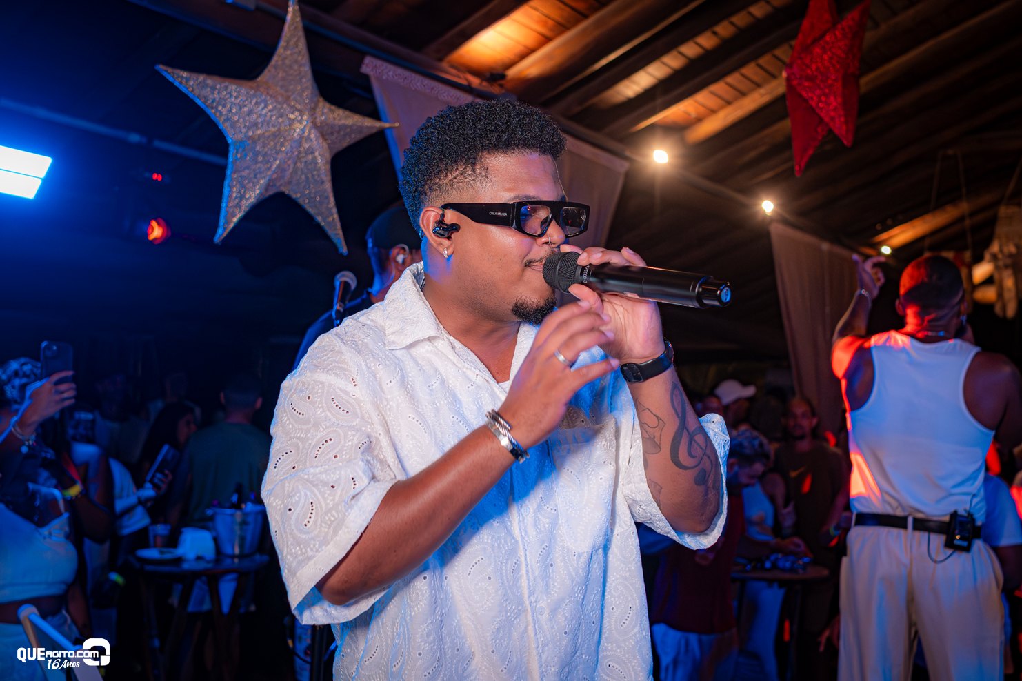 Lucas & Orelha levam público ao delírio na Área Beach 9