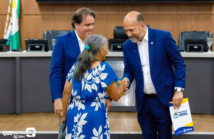 Prefeitura de Eunápolis entrega mais de 300 títulos de propriedade a famílias do município 84