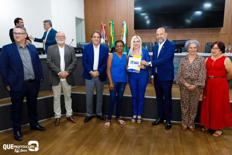 Prefeitura de Eunápolis entrega mais de 300 títulos de propriedade a famílias do município 79