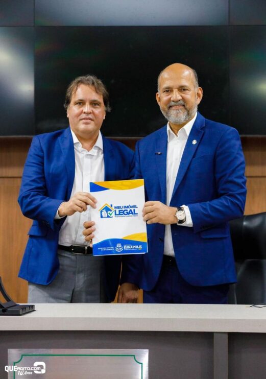 Prefeitura de Eunápolis entrega mais de 300 títulos de propriedade a famílias do município 81