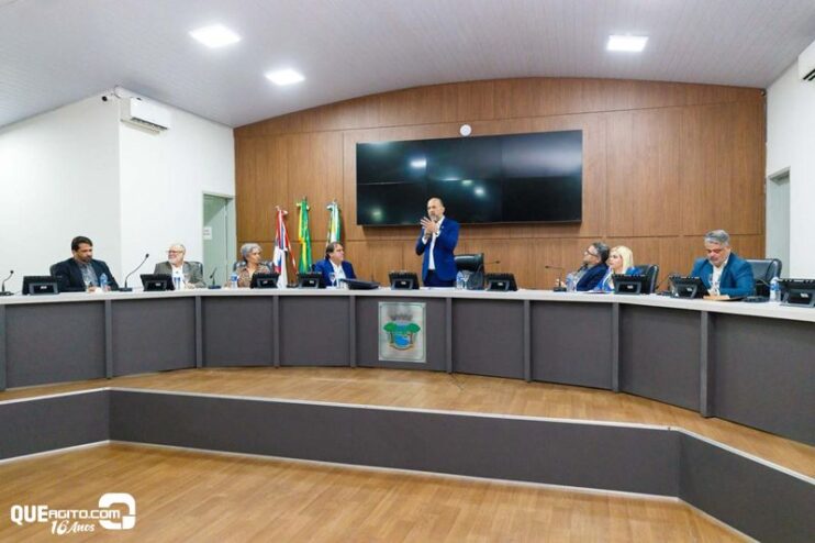 Prefeitura de Eunápolis entrega mais de 300 títulos de propriedade a famílias do município 83