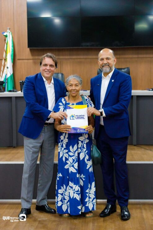 Prefeitura de Eunápolis entrega mais de 300 títulos de propriedade a famílias do município 70