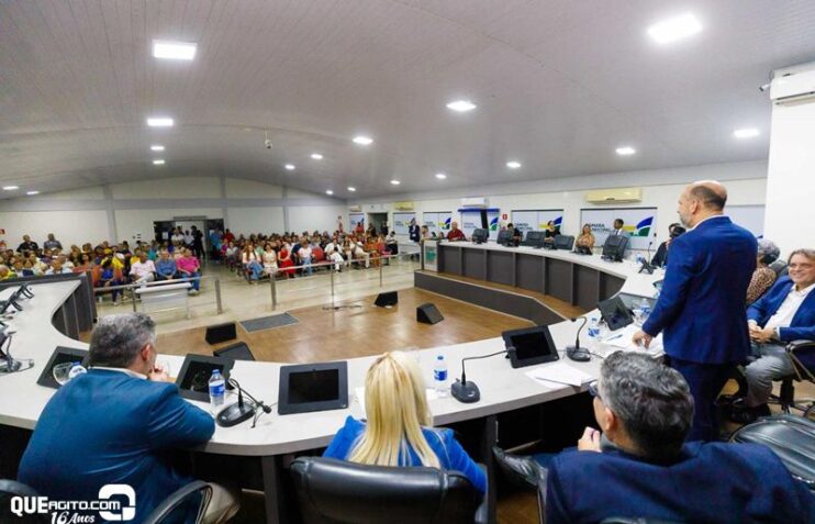 Prefeitura de Eunápolis entrega mais de 300 títulos de propriedade a famílias do município 71