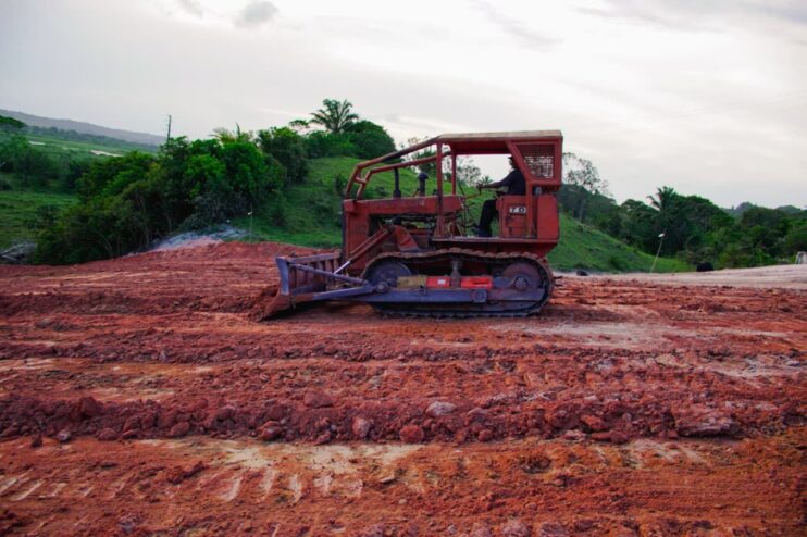 Imagem do WhatsApp de 2025-12-03 à(s) 22.14.38_6b33caa7 Prefeito Jânio Natal vistoria obras da Ponte para o Litoral Sul ao lado de vice-prefeito Paulinho e autoridades municipais 21