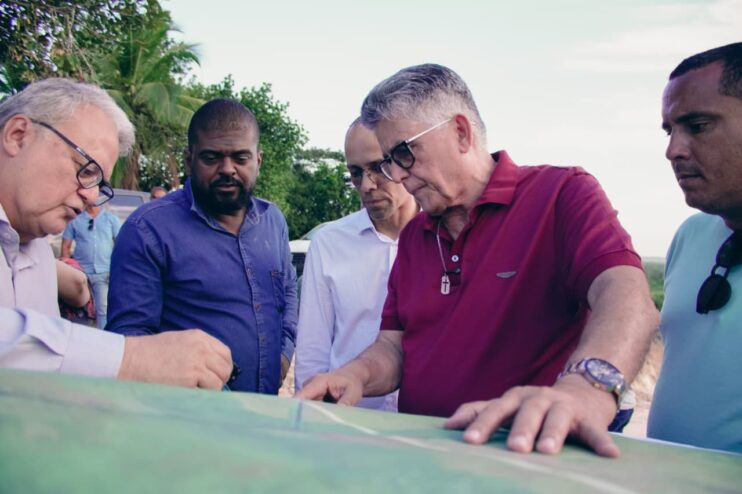 Imagem do WhatsApp de 2025-12-03 à(s) 22.14.39_097e2138 Prefeito Jânio Natal vistoria obras da Ponte para o Litoral Sul ao lado de vice-prefeito Paulinho e autoridades municipais 22