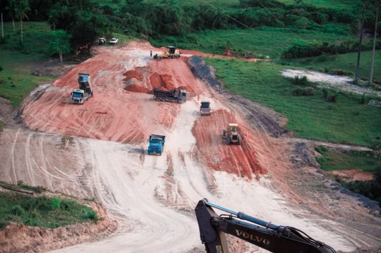 Imagem do WhatsApp de 2025-12-03 à(s) 22.14.39_daf00e0f Prefeito Jânio Natal vistoria obras da Ponte para o Litoral Sul ao lado de vice-prefeito Paulinho e autoridades municipais 19