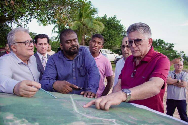 Imagem do WhatsApp de 2025-12-03 à(s) 22.14.40_a400f7d0 Prefeito Jânio Natal vistoria obras da Ponte para o Litoral Sul ao lado de vice-prefeito Paulinho e autoridades municipais 20