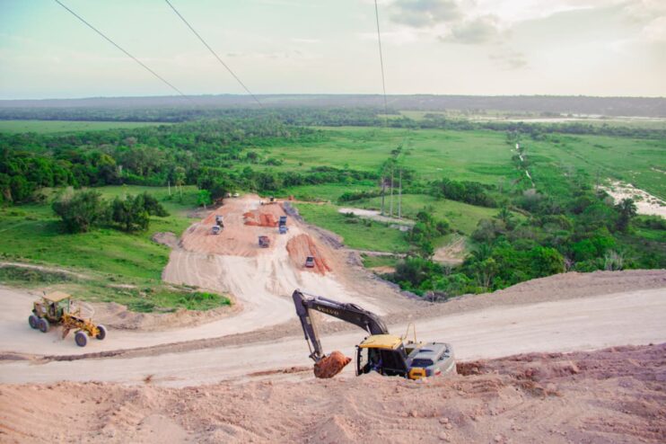 Imagem do WhatsApp de 2025-12-03 à(s) 22.14.41_3783837f Prefeito Jânio Natal vistoria obras da Ponte para o Litoral Sul ao lado de vice-prefeito Paulinho e autoridades municipais 13