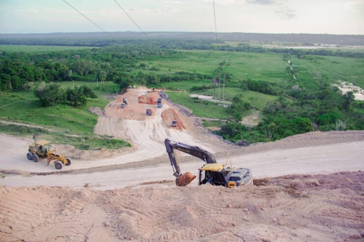 Imagem do WhatsApp de 2025-12-03 à(s) 22.14.42_2bd7c0ae Prefeito Jânio Natal vistoria obras da Ponte para o Litoral Sul ao lado de vice-prefeito Paulinho e autoridades municipais 10