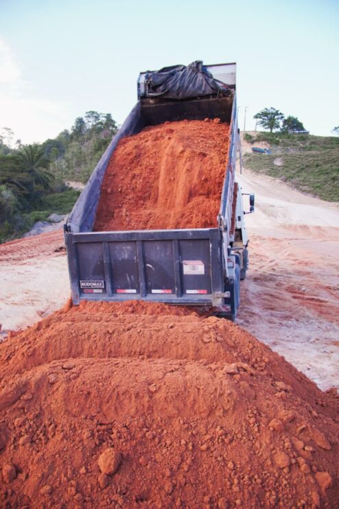 Imagem do WhatsApp de 2025-12-03 à(s) 22.14.42_f6909094 Prefeito Jânio Natal vistoria obras da Ponte para o Litoral Sul ao lado de vice-prefeito Paulinho e autoridades municipais 12